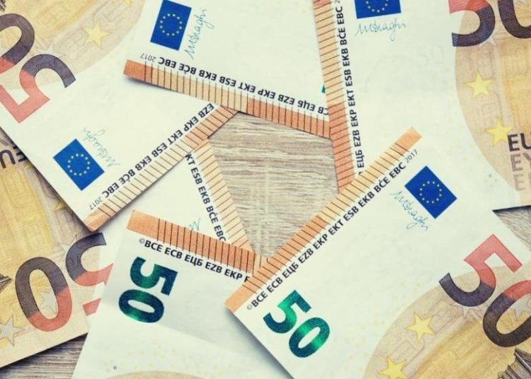 El euro recupera los US$1.08 a la espera de Powell