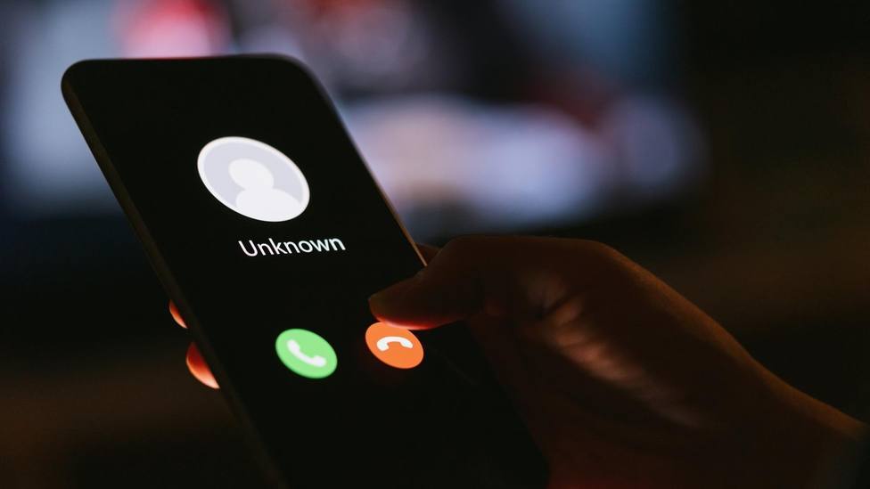 WhatsApp apunta a los estafadores y permitirá silenciar llamadas desconocidas