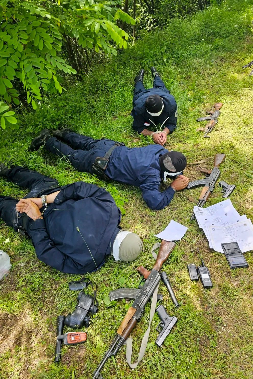 Kosovo cerró la frontera a camiones con matrícula de Serbia tras el incidente con los tres policías y se profundiza la crisis