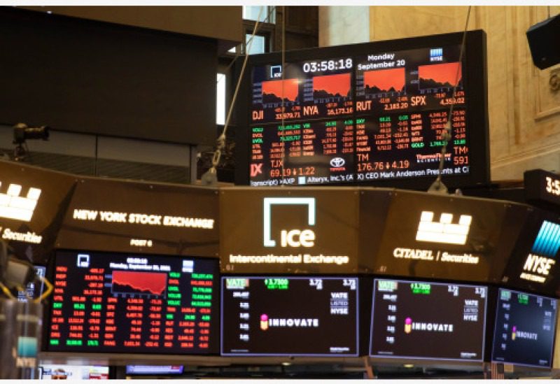 Wall Street bajó tras reiterarse que las tasas de EEUU pueden volver a subir