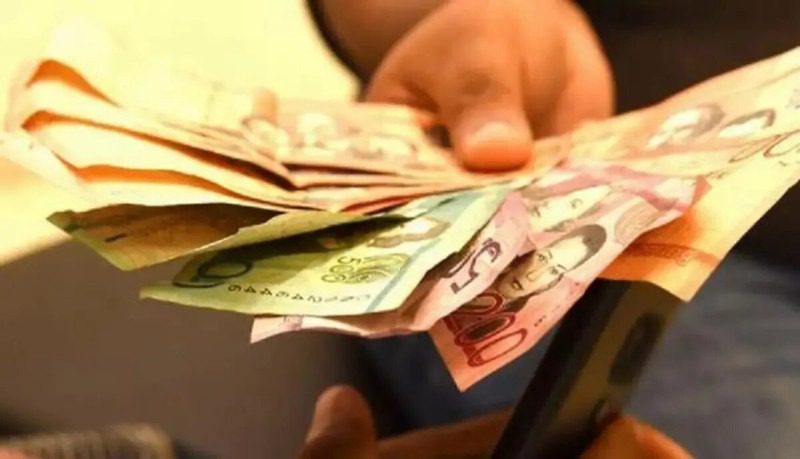 El dinero en manos del público estuvo restringido hasta mayo