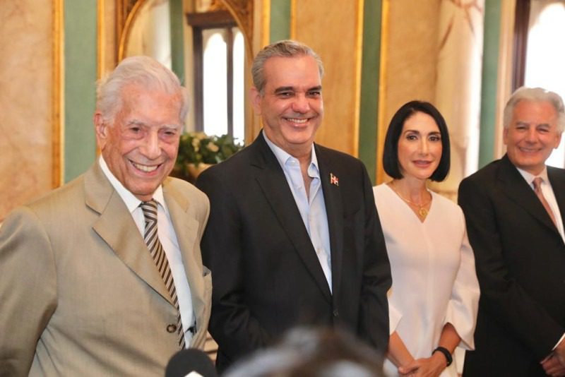 Abinader le ha otorgado la nacionalidad dominicana a 11 personas por la vía privilegiada