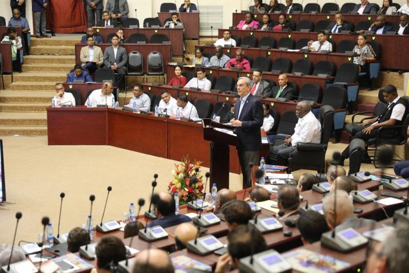 Abinader y Mohamed Irfaan Alí firman acuerdos
