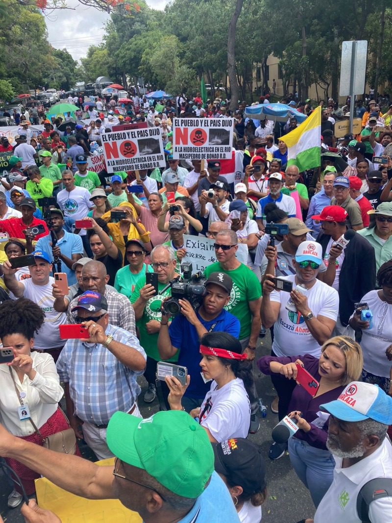 Ambientalistas protestaron frente al Palacio Nacional en contra de la privatización del agua