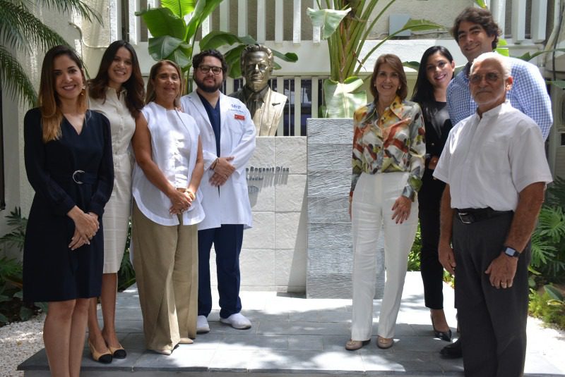 Un busto en honor del doctor Huberto Bogaert Díaz
