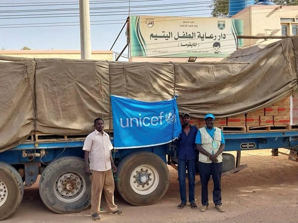 "Rescate desafiante: UNICEF evacúa a 300 niños en riesgo de un orfanato en Sudán afectado por la violencia"