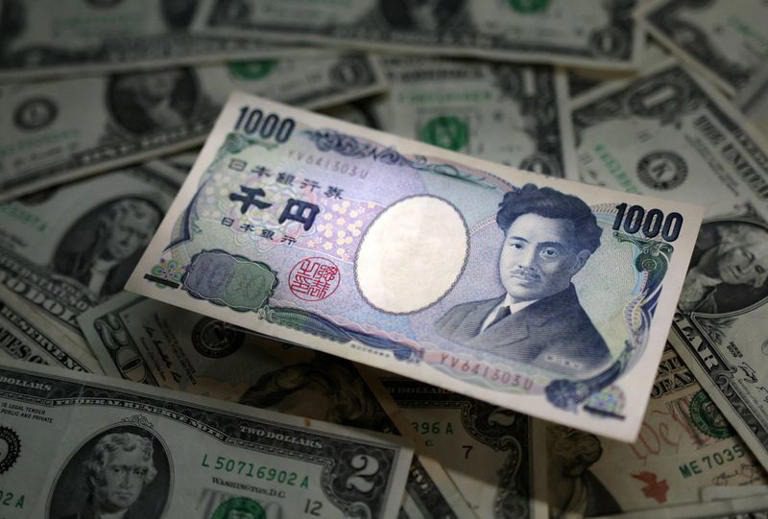 El yen toca mínimos de 15 años frente al euro tras decisión de tasas del Banco de Japón