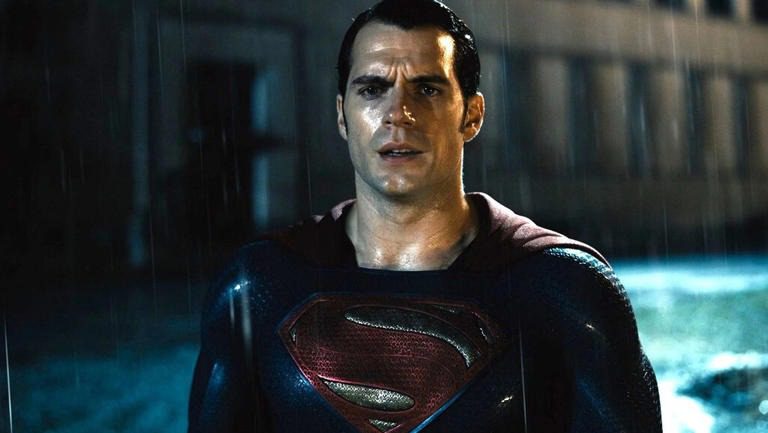 "Lo habría hecho diferente". Henry Cavill sólo se arrepiente de una cosa de 'El hombre de acero' (y no tiene nada que ver con partir cuellos)