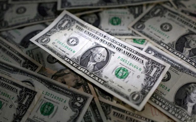 "¡Impacto en los mercados! El dólar se desploma ante el incremento de solicitudes de subsidio de desempleo en Estados Unidos"