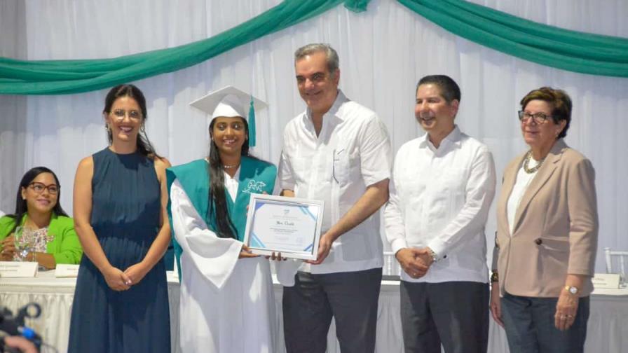 Abinader quiere replicar modelo del liceo científico Canela Lázaro, ganador de concurso de la NASA