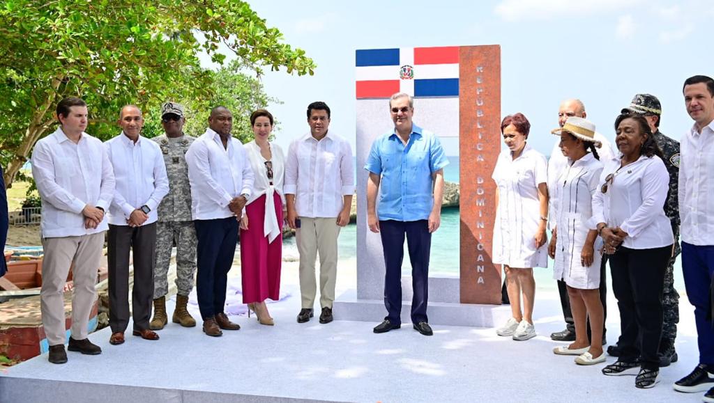 Abinader inicia reconstrucción del Parque Nacional Submarino La Caleta
