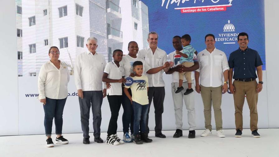 Desplazados de la Cañada Gurabo en Santiago recibieron 150 apartamentos