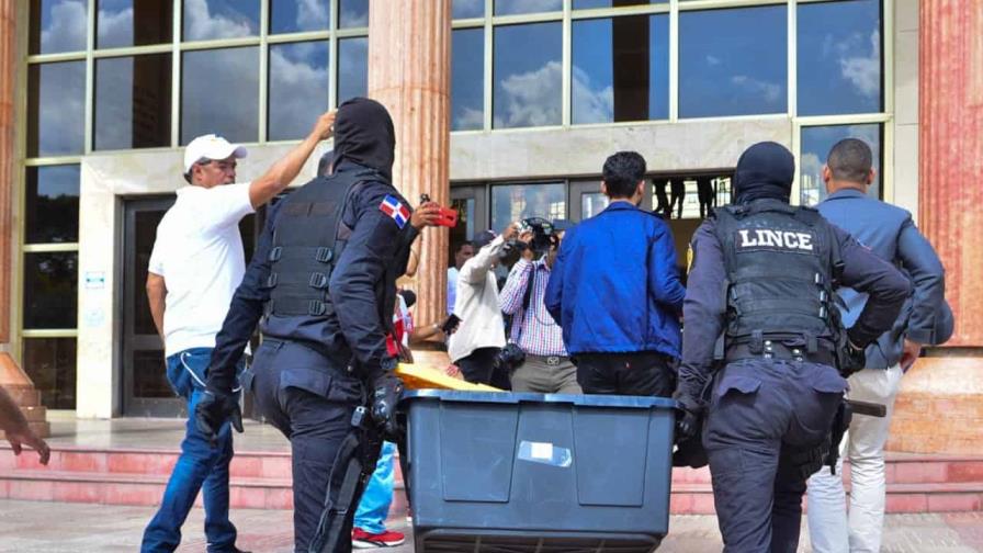 Apresan dos agentes al intentar robarse cerca de un millón de pesos durante Operativo Halcón IV