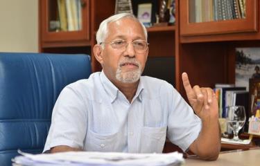 Ángel Hernández dice que profesores de inglés no saben enseñar el idioma