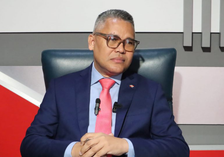 Carlos Peña dice no pactará con quienes han hecho daño al país
