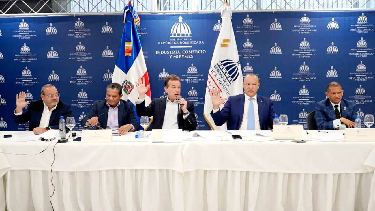 CNZFE aprueba permisos de instalación de 12 empresas de zonas francas con inversión superior a los USD 42.13 millones