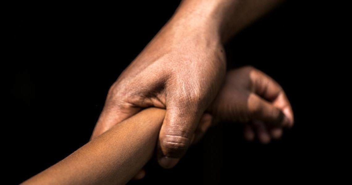 Condena de 20 años a dos hombres que violaron una menor en SPM, quien quedó embarazada