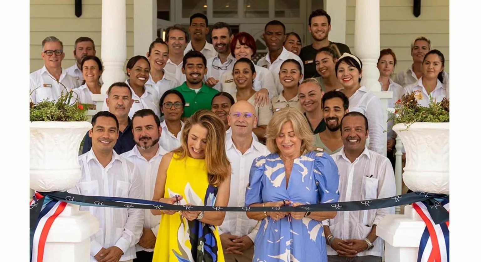 "¡Bienvenidos al Paraíso! Cayo Levantado Resort Abre sus Puertas y Da la Bienvenida a sus Primeros Visitantes"