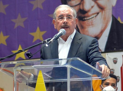 Danilo se reúne con dirigentes del PLD en La Vega para analizar situación