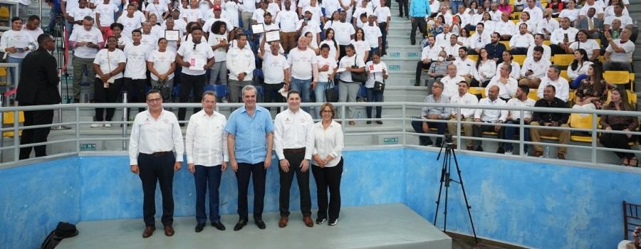 Diez mil colmaderos y microempresarios se graduaron en programa “Emprendamos Juntos”, de MICM y Coca-Cola