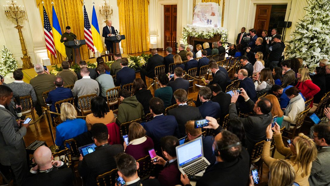El Congreso presiona a Biden para que entregue bombas de racimo a Ucrania