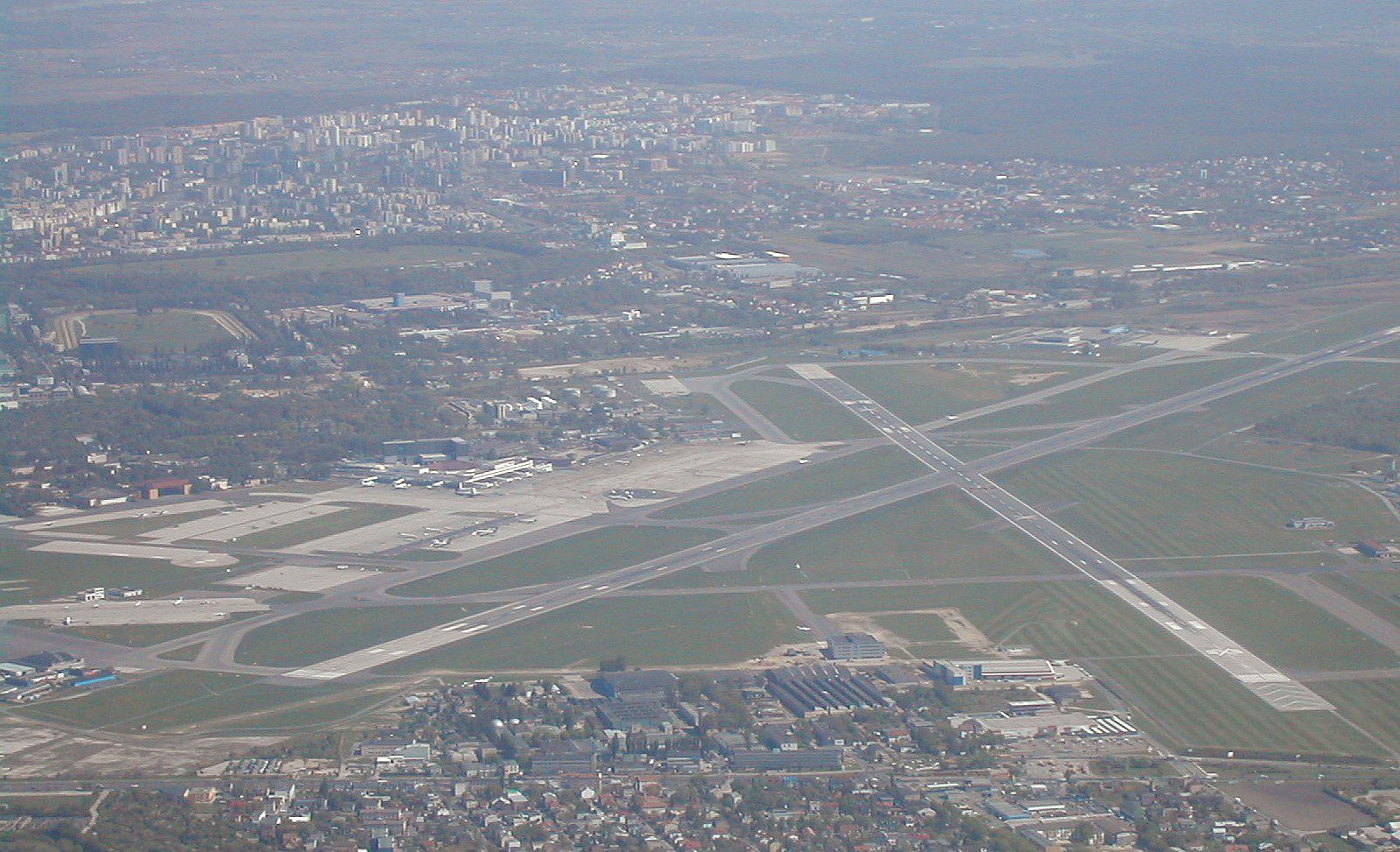 El aeropuerto de Varsovia retiene a una delegación sudafricana con el equipo de seguridad del presidente rumbo a Ucrania