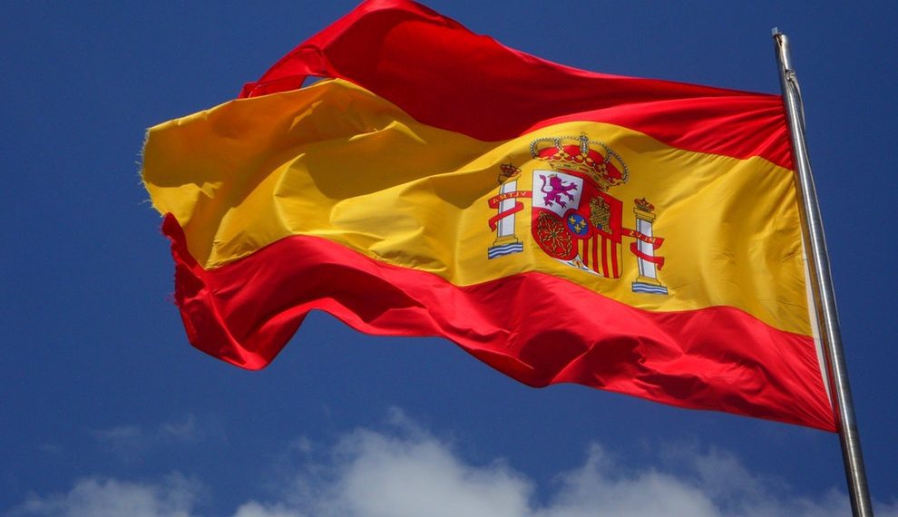 España reitera el "apoyo institucional" a Boluarte tras recibir al primer ministro de Perú
