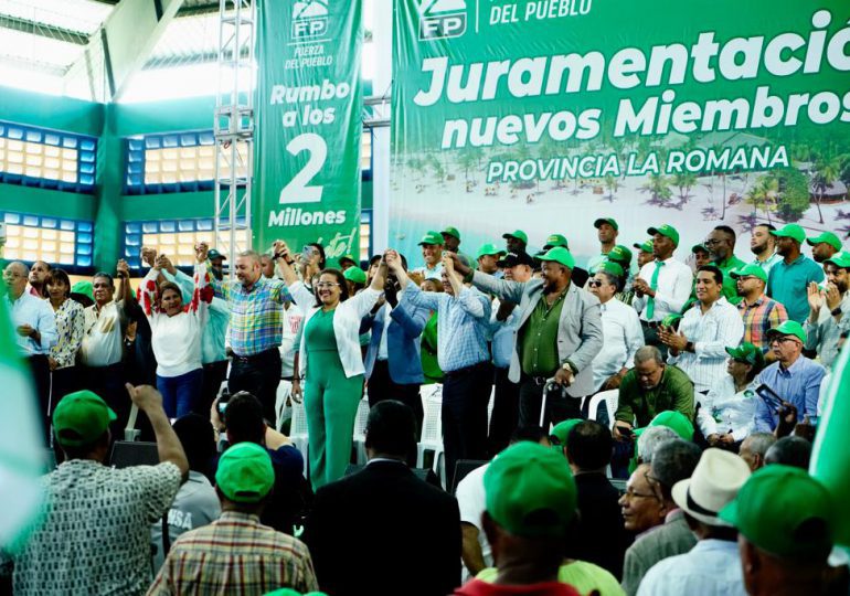 Dos regidoras y un excandidato a alcalde del PLD en La Romana se juramentan en la Fuerza del Pueblo