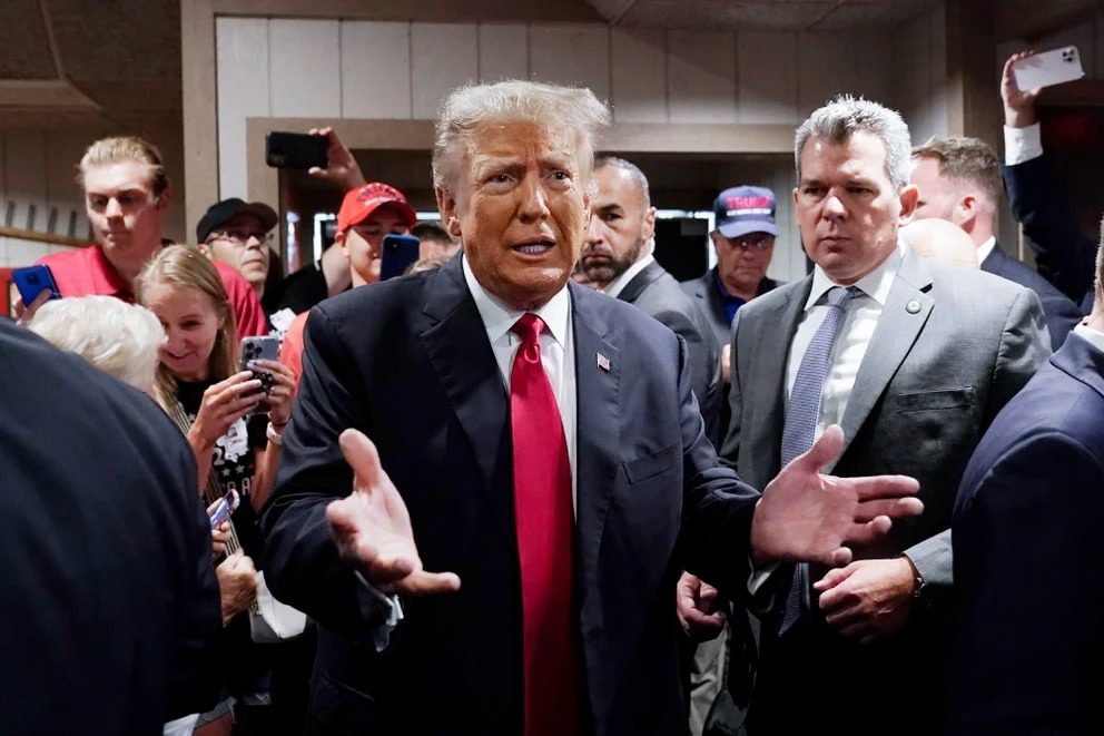 "Caso explosivo: Donald Trump enfrenta cargos por documentos clasificados descubiertos en su domicilio"
