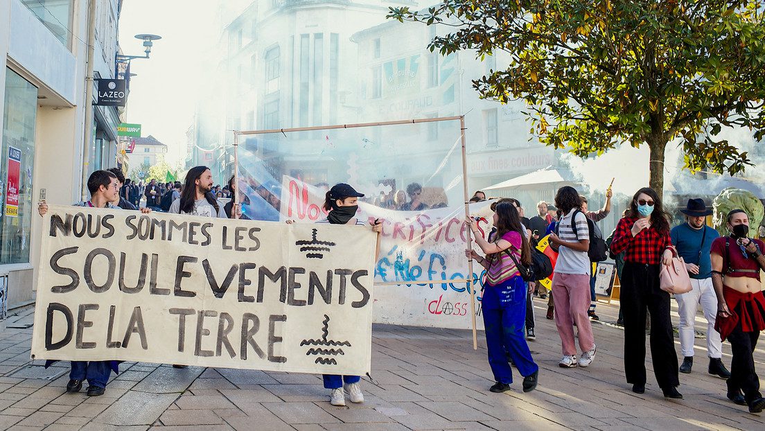 Gobierno de Francia disuelve un colectivo de activistas climáticos acusándolo de provocar violencia