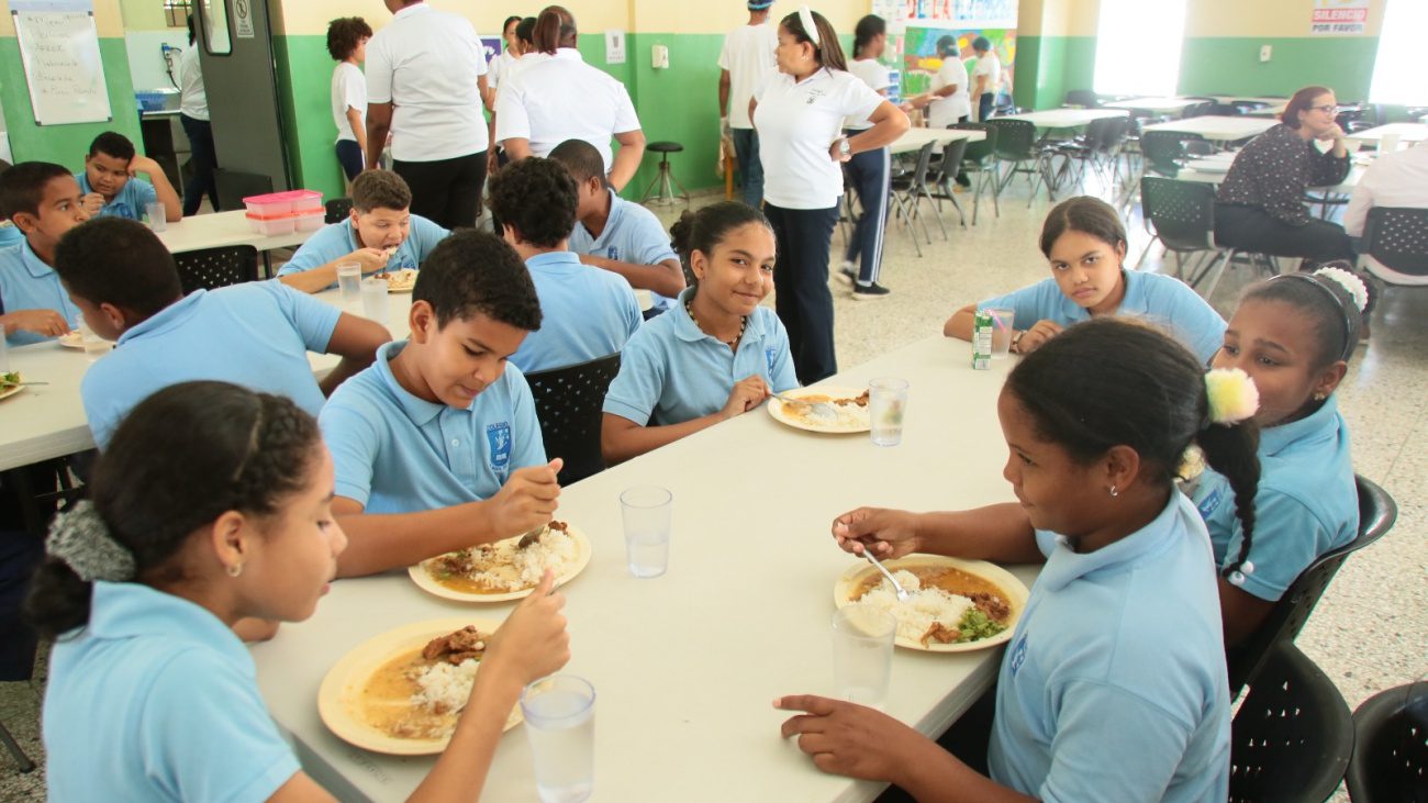 INABIE termina año escolar con más de 957 millones de raciones alimenticias entregadas y mejoras en el menú