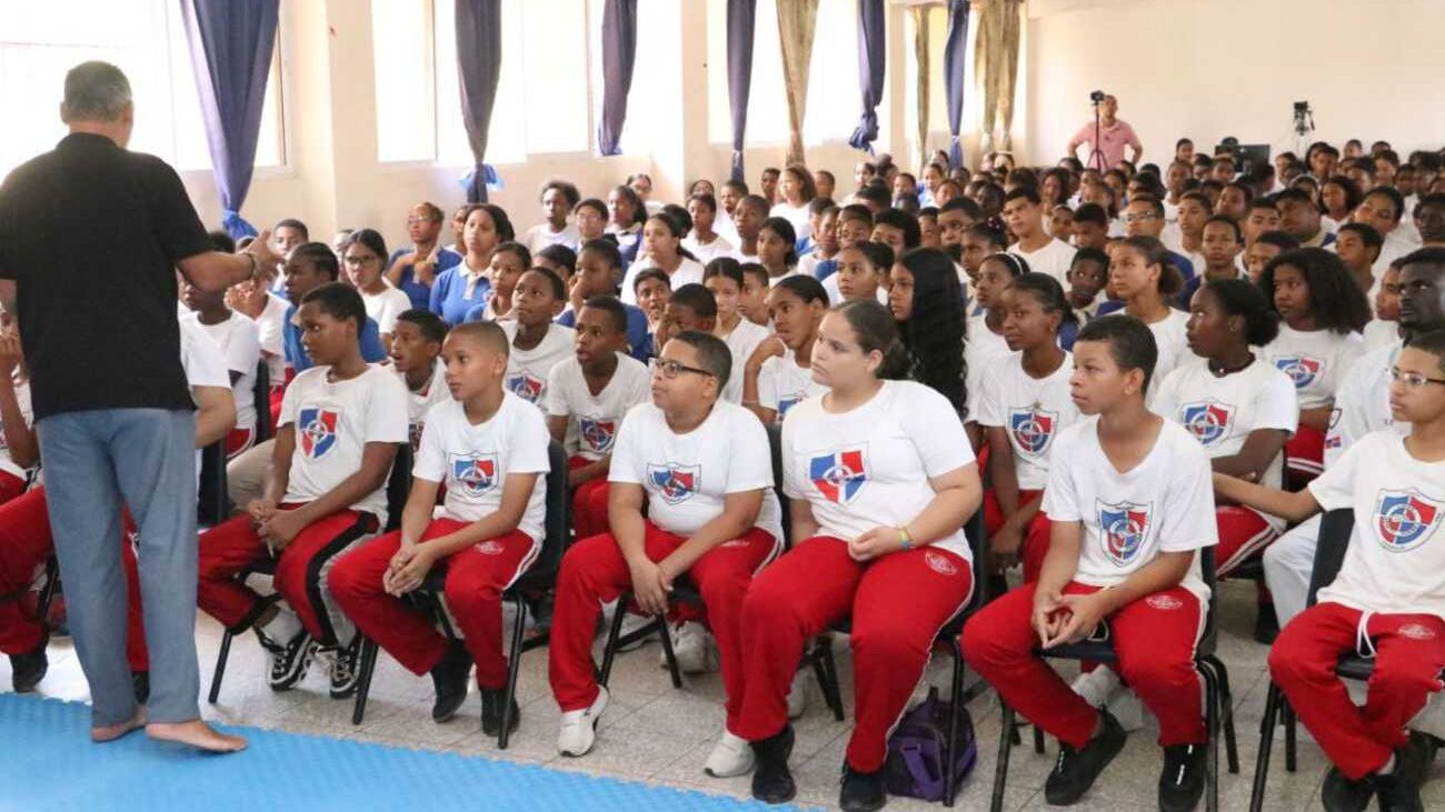 Instituto Nacional de Educación Física lleva a Cristo Rey programa “Atletas con INEFI”