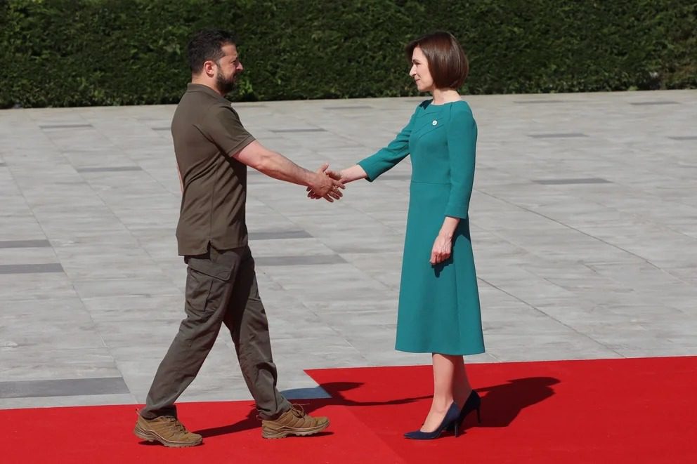 Zelensky llegó a Moldavia para participar en la segunda cumbre de la Comunidad Política Europea
