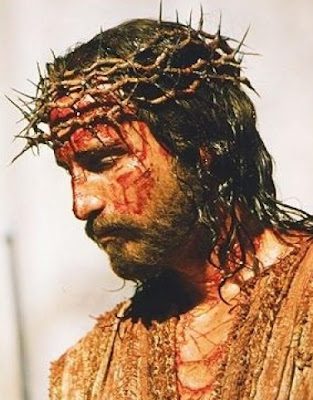 PALABRA DE DIOS LUNES DE LECTURA Si alguno te golpea en la mejilla derecha, preséntale también la izquierda.