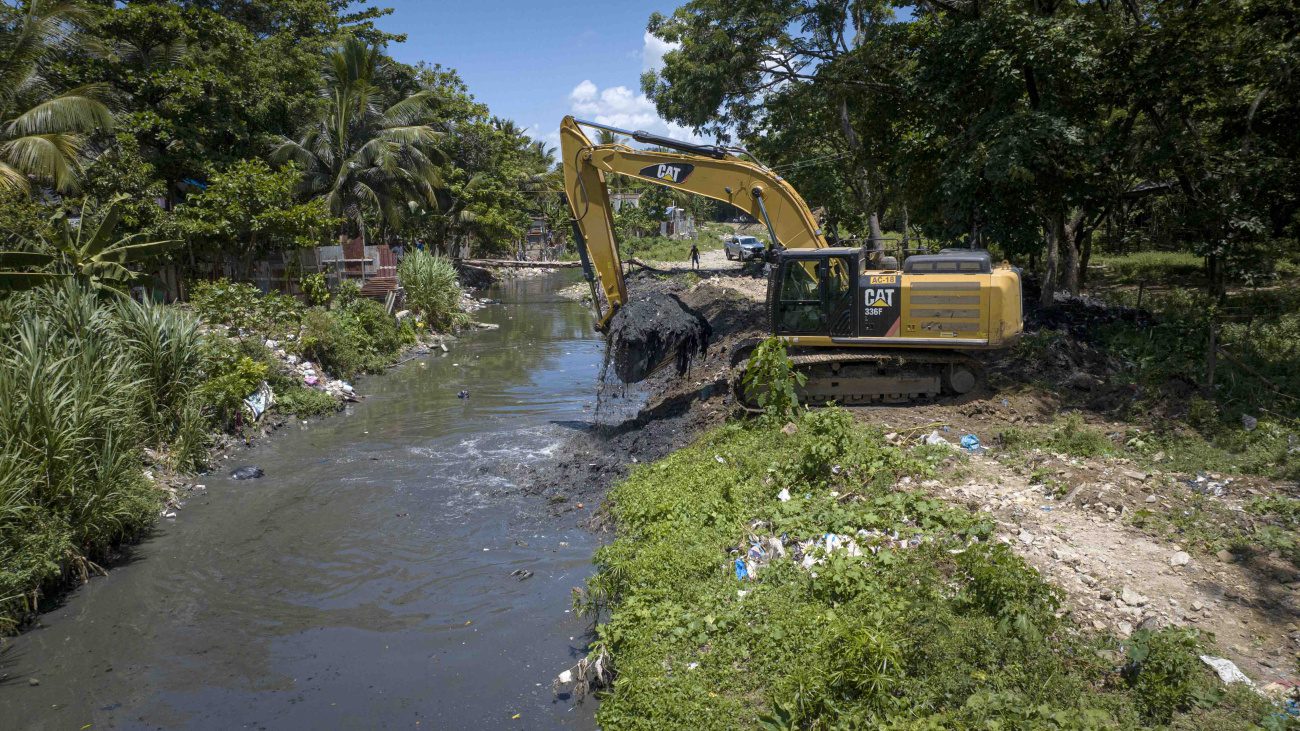 Medio Ambiente y DO Sostenible intervienen de manera preventiva cañada de Arroyo Hondo