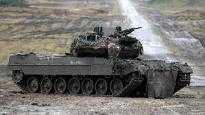 Militar ruso que destruyó un tanque Leopard de Ucrania recibe un premio de más de 11.000 de dólares