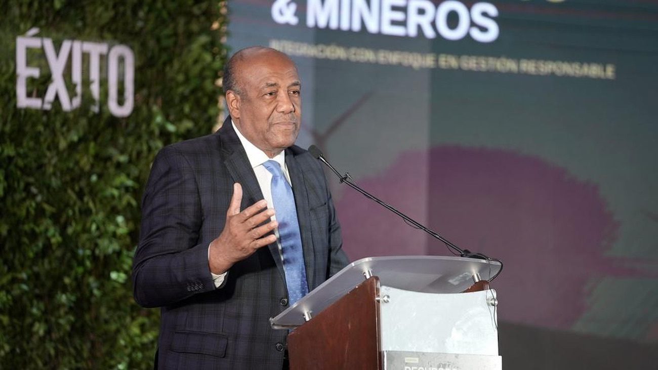 Ministro Antonio Almonte destaca crecimiento en la producción de energías renovables; asegura representa un ahorro preponderante