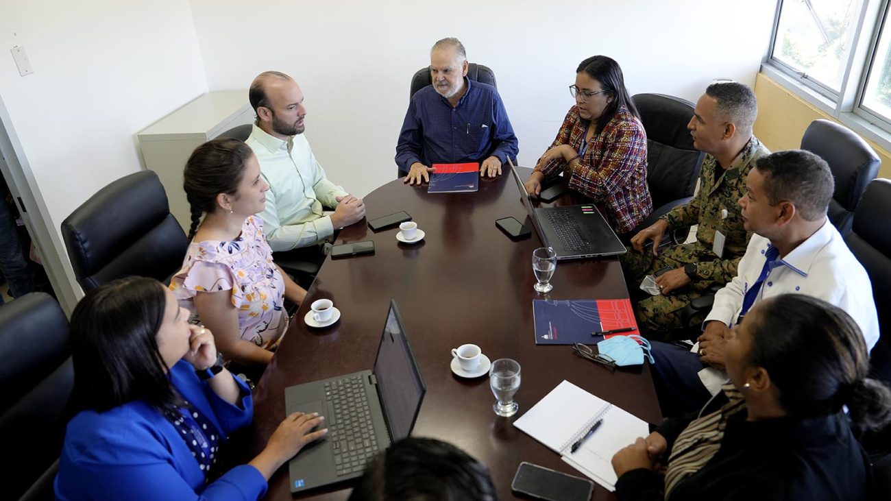 Ministro de Medio Ambiente encabeza reunión de trabajo con Comité de Emergencias ante presente temporada ciclónica