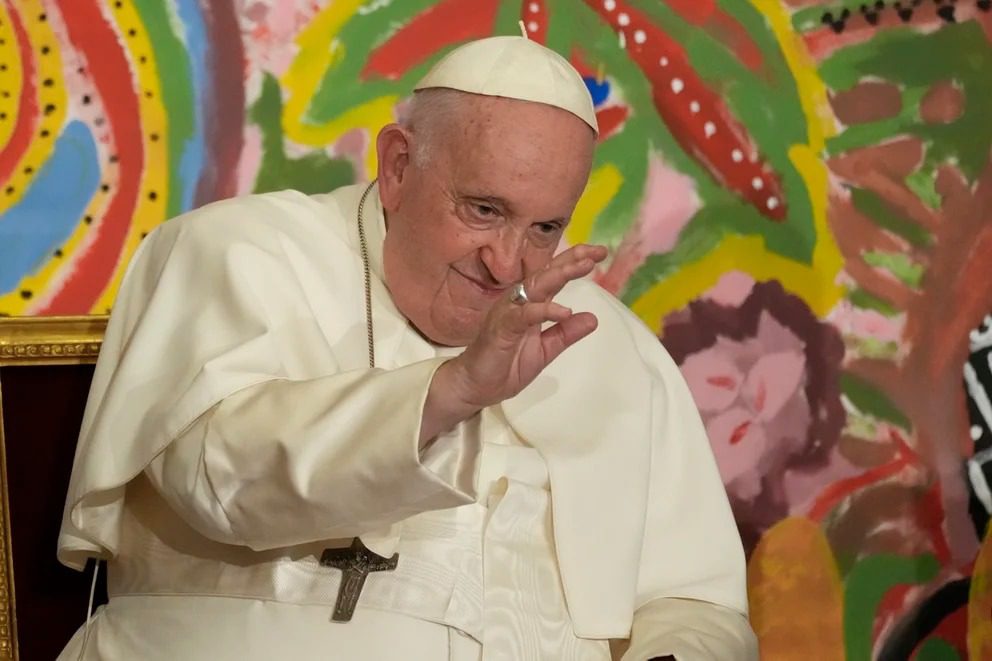 "El Papa Francisco: Su Salud en Manos del Hospital Gemelli - Una Mirada Detrás del Vaticano"