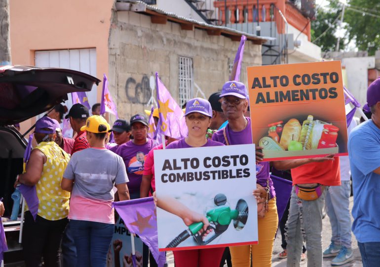 Con la consigna “E’to no lo aguanta nadie, e’pa’ fuera que van”, marchan en SDE