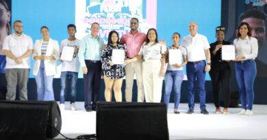 Promipyme entrega 615,000 pesos en préstamos a jóvenes emprendedores de Santo Domingo Norte