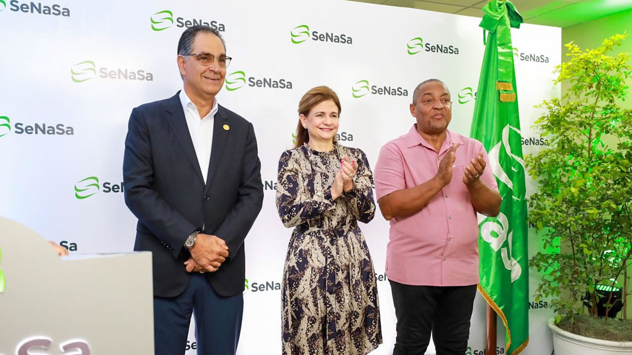 Vicepresidenta Raquel Peña encabeza inauguración oficina de servicios de SeNaSa en SDO