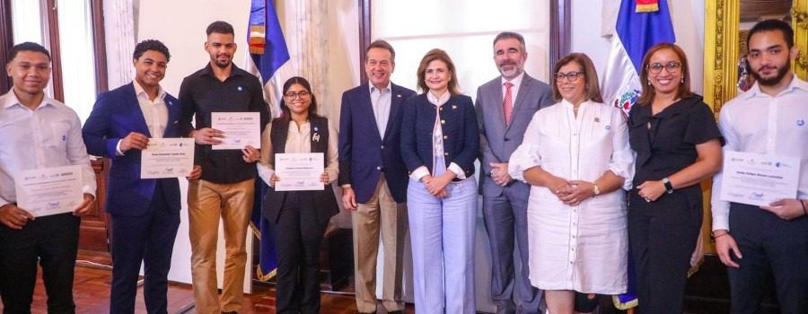Vicepresidenta, MICM y universidades presentan resultados programa Universidad + Industria