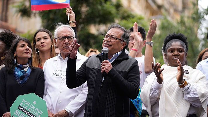 Petro llega a masiva marcha en apoyo a su gestión y pide al Congreso aprobar sus reformas
