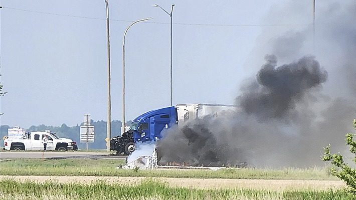 Al menos 15 fallecidos y una decena de heridos tras choque entre un camión y un bus en el oeste de Canadá