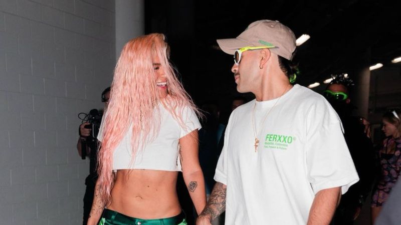 Cantantes Karol G y Feid aparecen juntos agarrados de mano en Miami