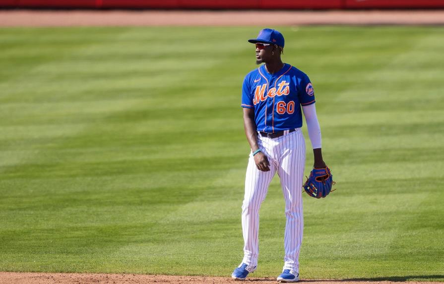 Mets prueban a Ronny Mauricio en el prado izquierdo, en AAA