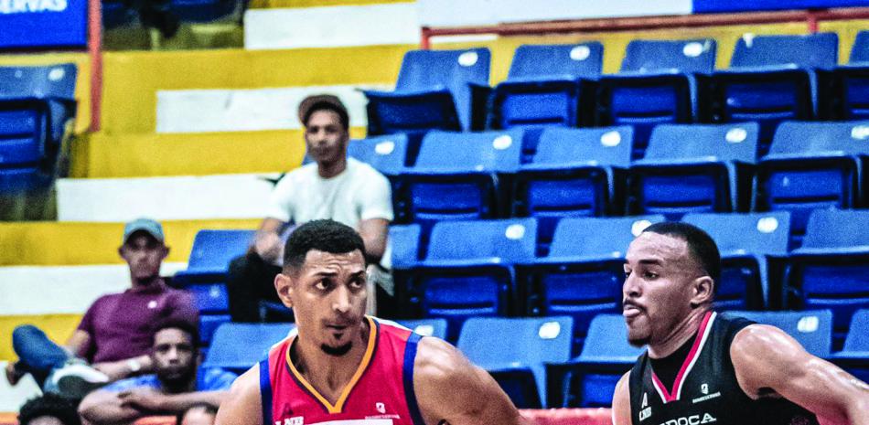 Los Reales doblegan a Leones y siguen punteros en LNB