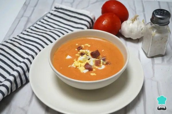 Receta de Salmorejo con huevo y jamón