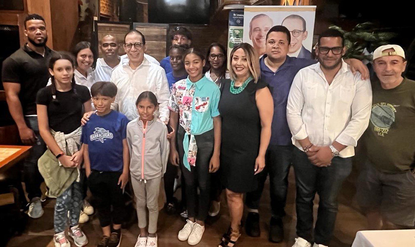 Precandidato a diputado PRM Cirilo Moronta recibe equipo Barracudas del Caribe RD y resalta apoyo de Abinader al deporte